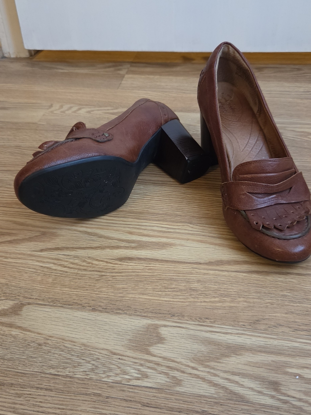 Clarks Indigo Brown Leather Heeled Loafers - Women 9.5 - Picture 2 of 5